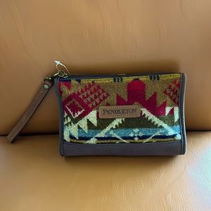 Pendleton smartphone clutch